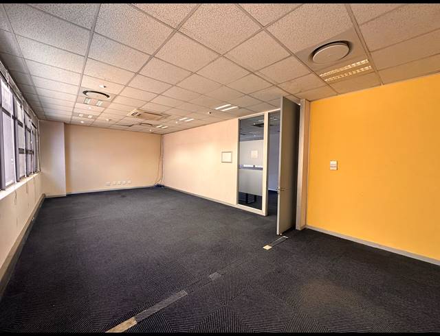 1,207M² OFFICE TO LET IN ROSEBANK